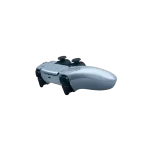 Control PS5 DualSense Plata Esterlina - Vista angular con detalles en azul