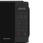 Microondas negro con pantalla digital y controles intuitivos