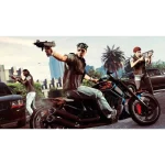 Jugadores de Grand Theft Auto V con armas y motocicletas en un entorno urbano
