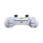 Mando de juegos PS5 blanco con joysticks negros y luces azules, diseño ergonómico