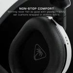 Auriculares negros con diseño de tela atlética y almohadillas para gafas