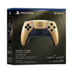 Controlador DualSense de PlayStation 5 en color dorado con detalles en negro y el logo de 007 en el centro