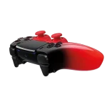 Mando de PlayStation con agarres rojos y cuerpo negro con degradado rojo
